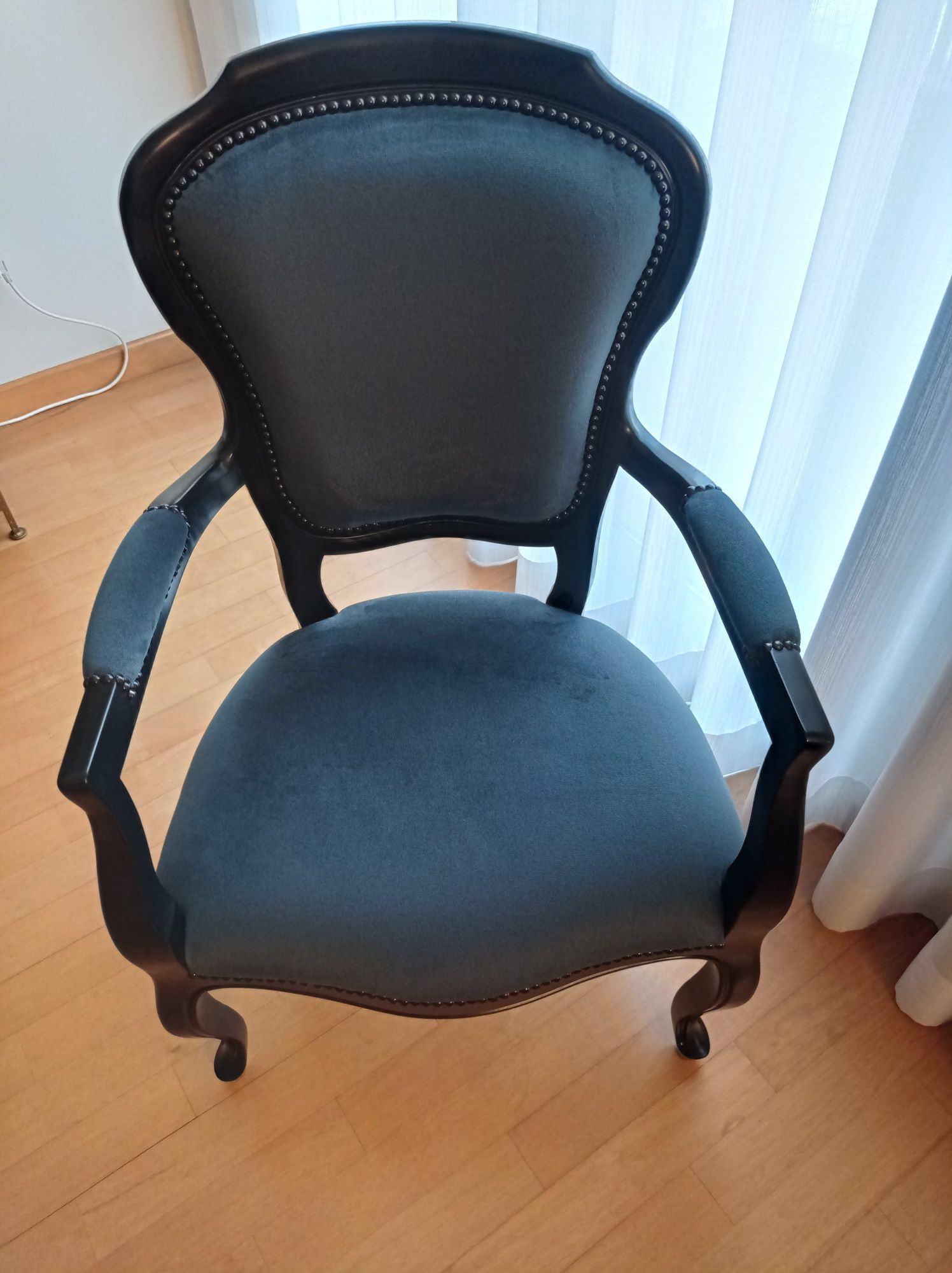 Cadeirao forrada veludo azul