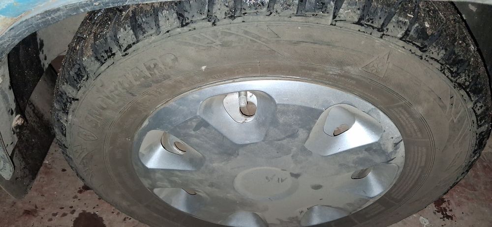 Ваз 2101 газ бензин,новая зимняя резина,музыка.