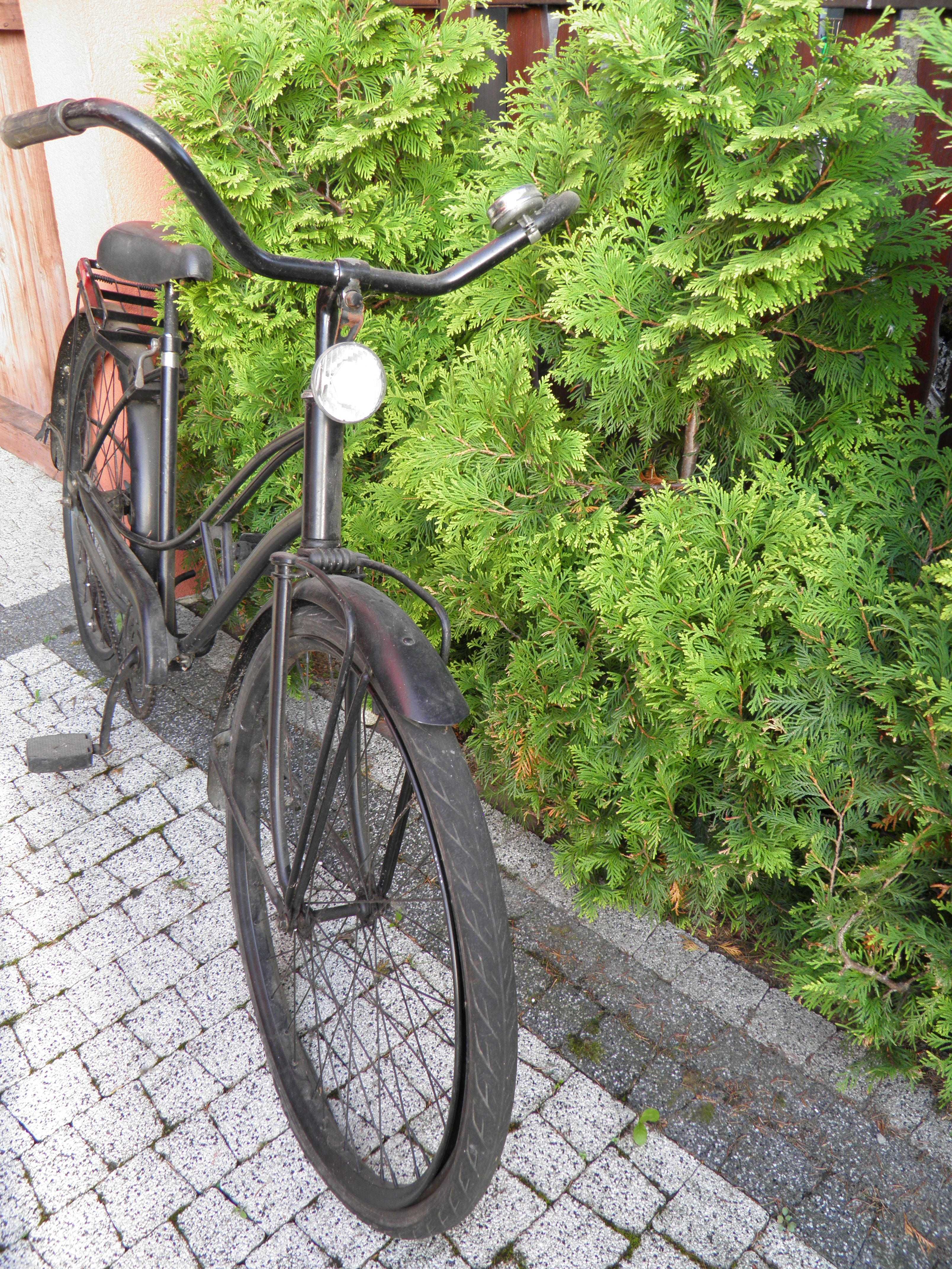 Stary zabytkowy rower