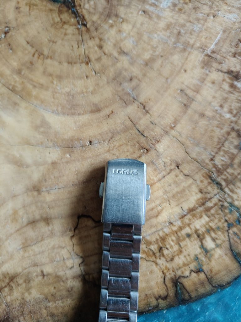 Piękny Damski zegarek marki LORUS