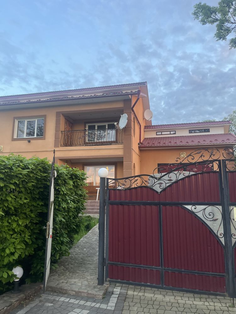 В передмісті м Косів здамо/продамо довгостроково,! будинок зручностями