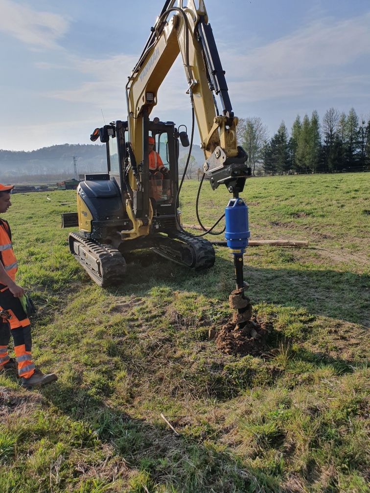 Usługi Koparką ładowarķą minikoparką wyburzenia niwelacja wiercenie