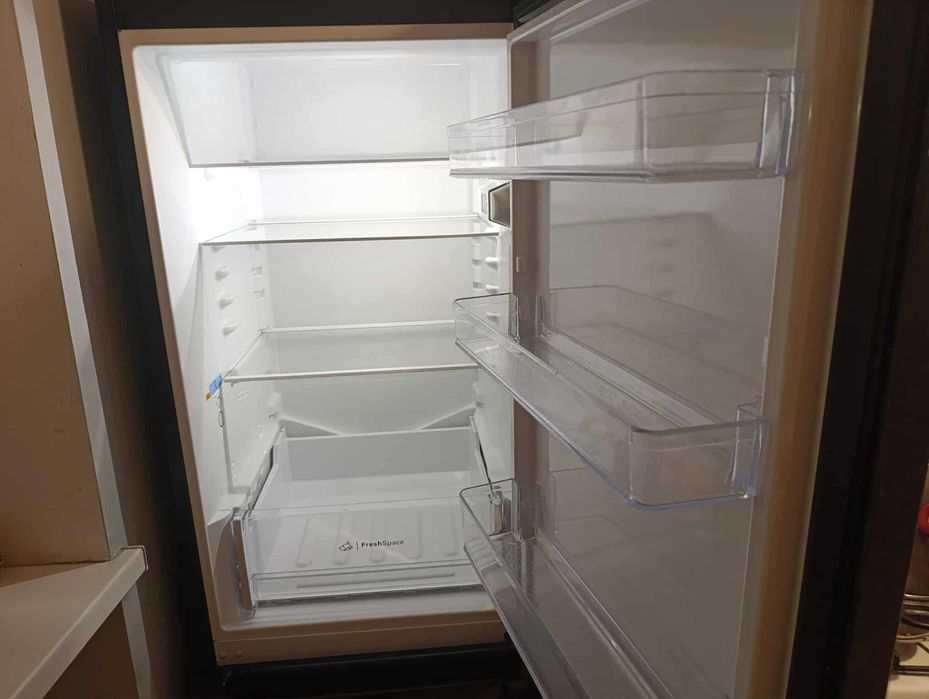 Lodówka Indesit LI8 S1E K - czarna - JAK NOWA  - GWARANCJA