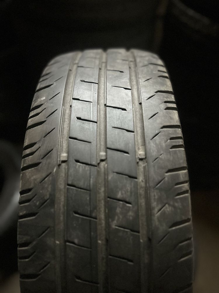 235/65 R16 C Continental