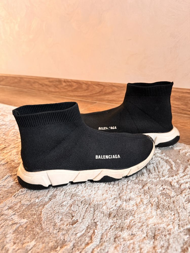 Кросівки Balenciaga 33 розміру