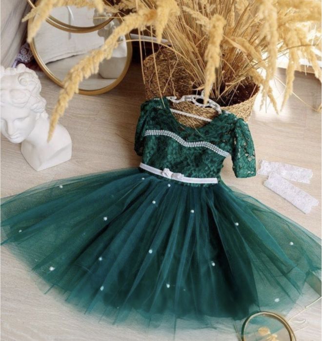 Святкова , вишукана сукня