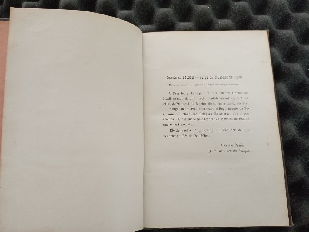 Livro antigo brasileiro de 1920