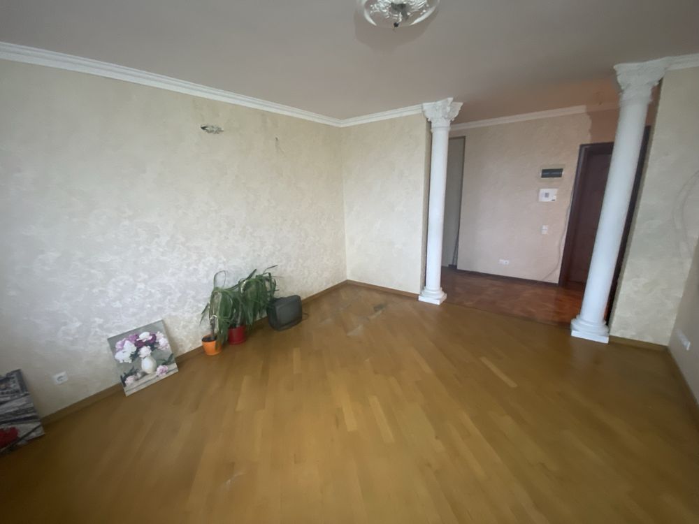 Продам 2кім.кв в центрі