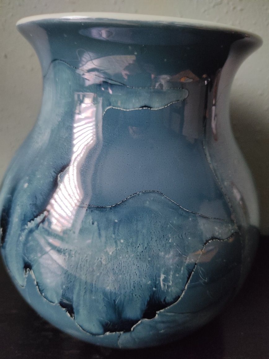 Elegancki wazon ceramiczny cieniowany w pięknych kolorach