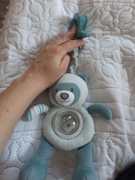 Zabawka do wózka/łóżeczka Smiki misiek niebieski
