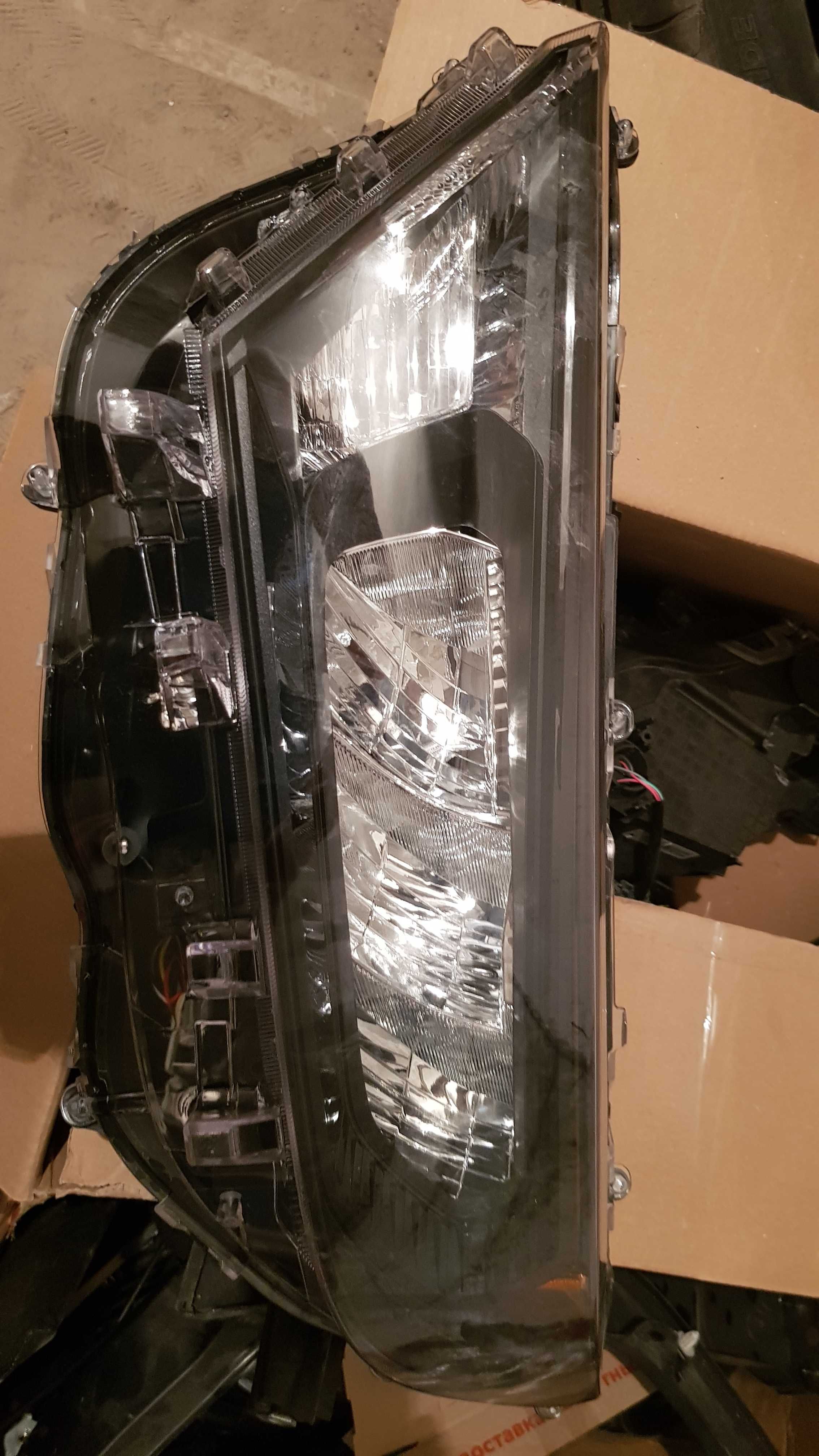 Ліва LED фара на Toyota RAV-4 USA 2019-