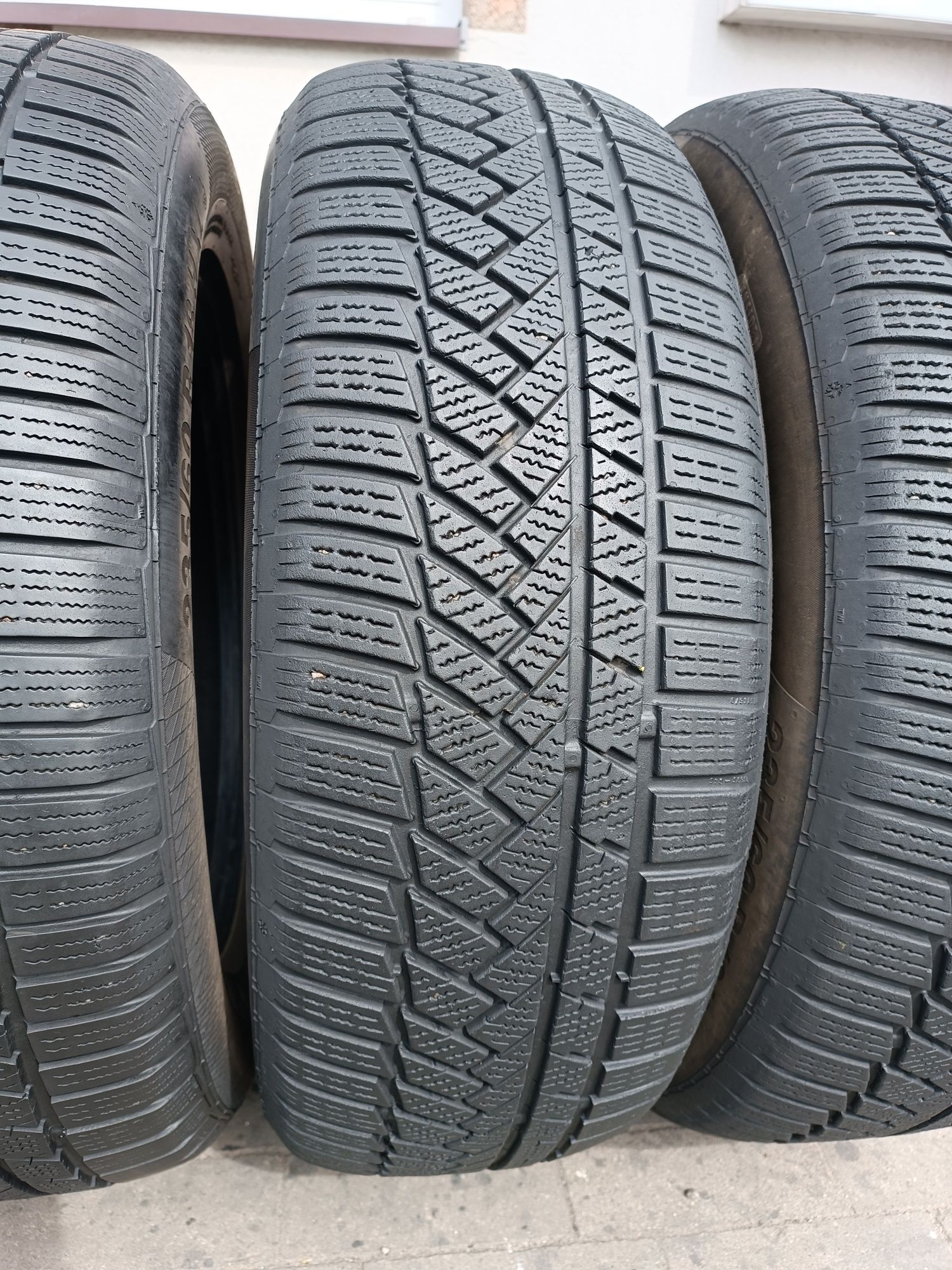 235/60R18 Continental Winter Contract TS 850 P