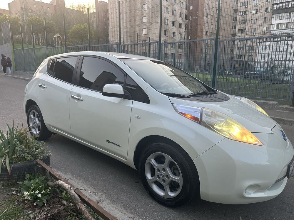 Nissan leaf 2012