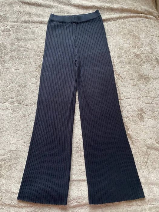 Чорний жіночий костюм