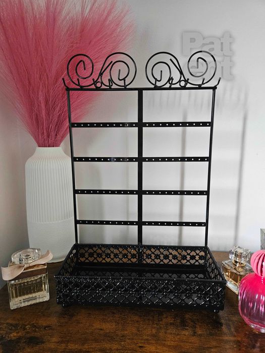 Szkatułka czarny metalowy na kolczyki biżuterię organizer ekspozytor