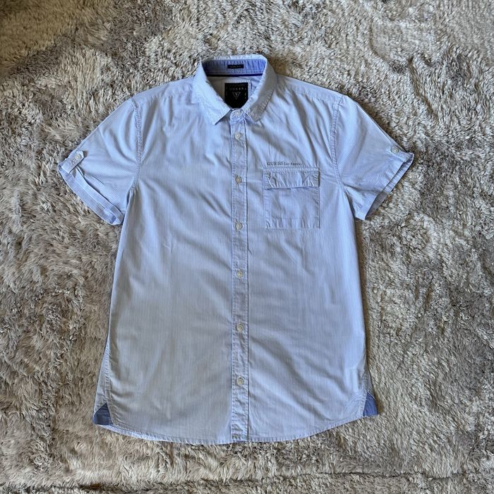 Camisa azul clara às riscas da Guess