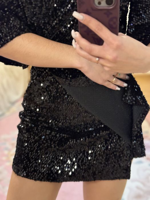 Сукня  в паєтки