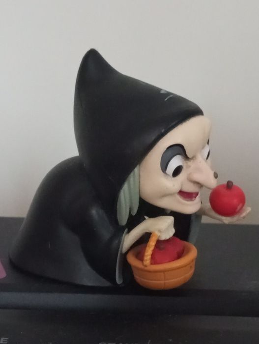 колекційна фігурка з мультика Білосніжка miniso Disney