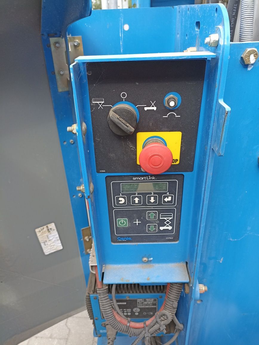 Podnośnik osobowy elektryczny Genie GR-15