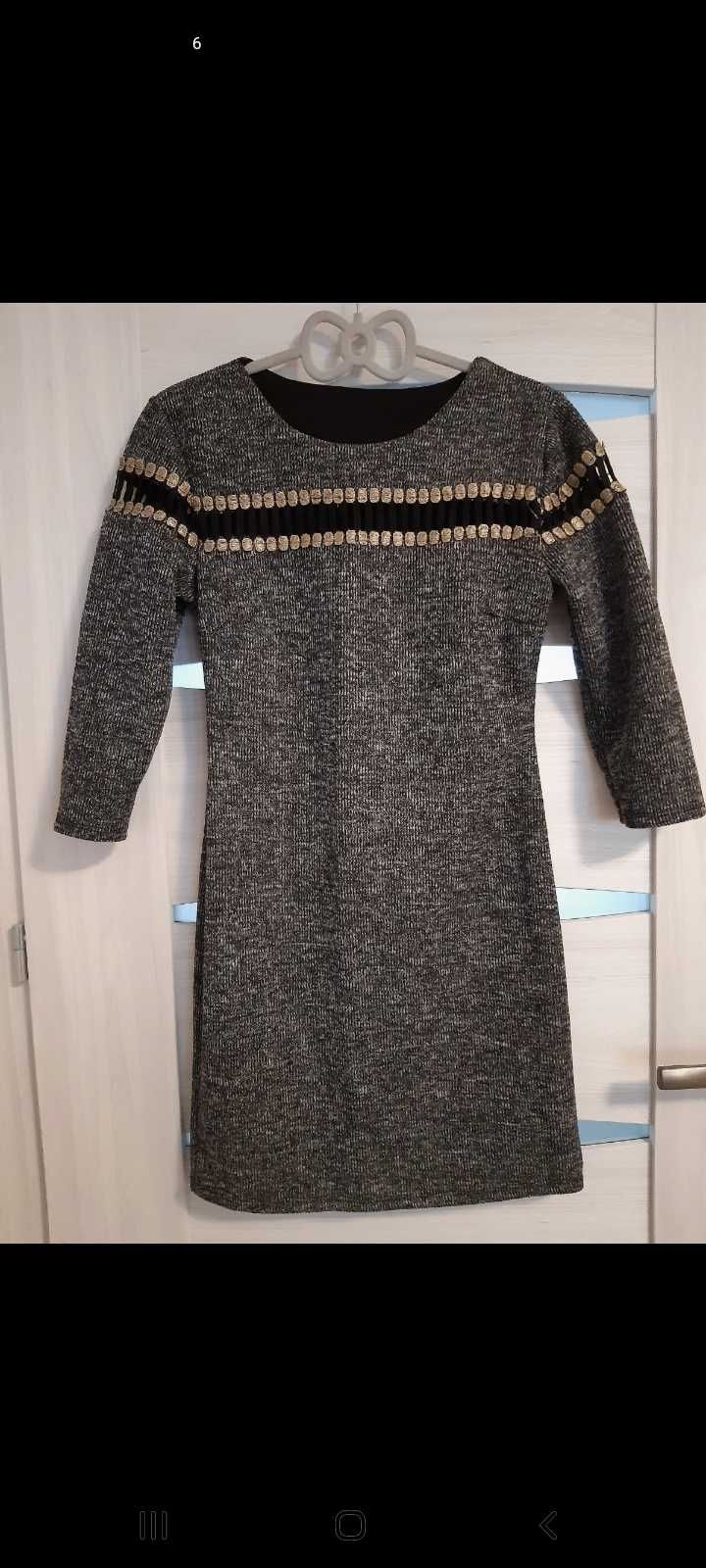 Krótka sukienka sweterkowa
