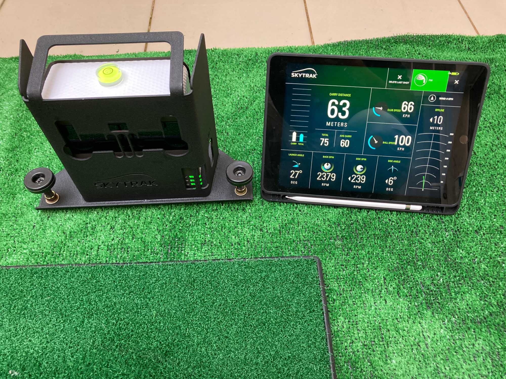 Simulador Golf completo com Skytrak como novo