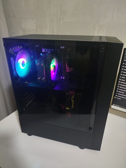 Комп'ютер для роботи/ігор