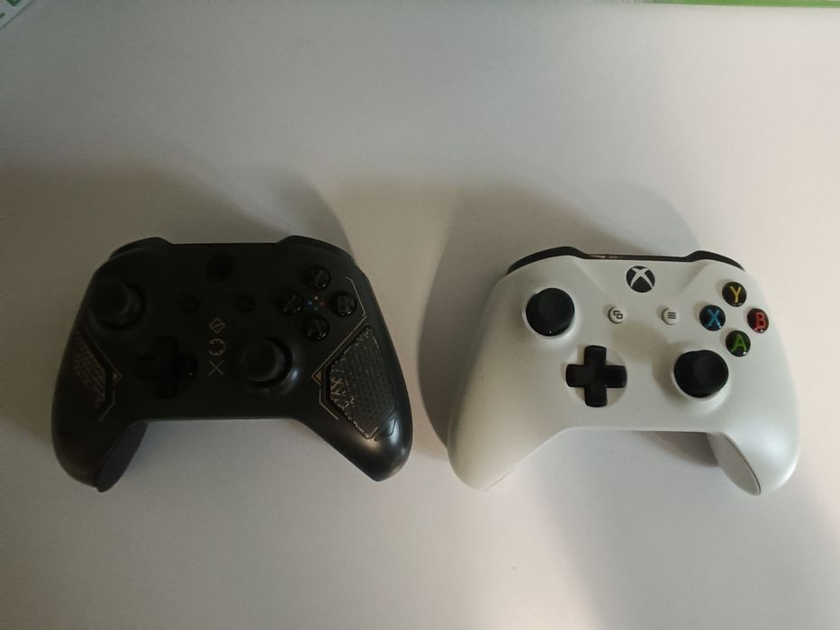 Zestaw Xbox one s 1Tb 2019r  2 pady,ładowarka,8gier