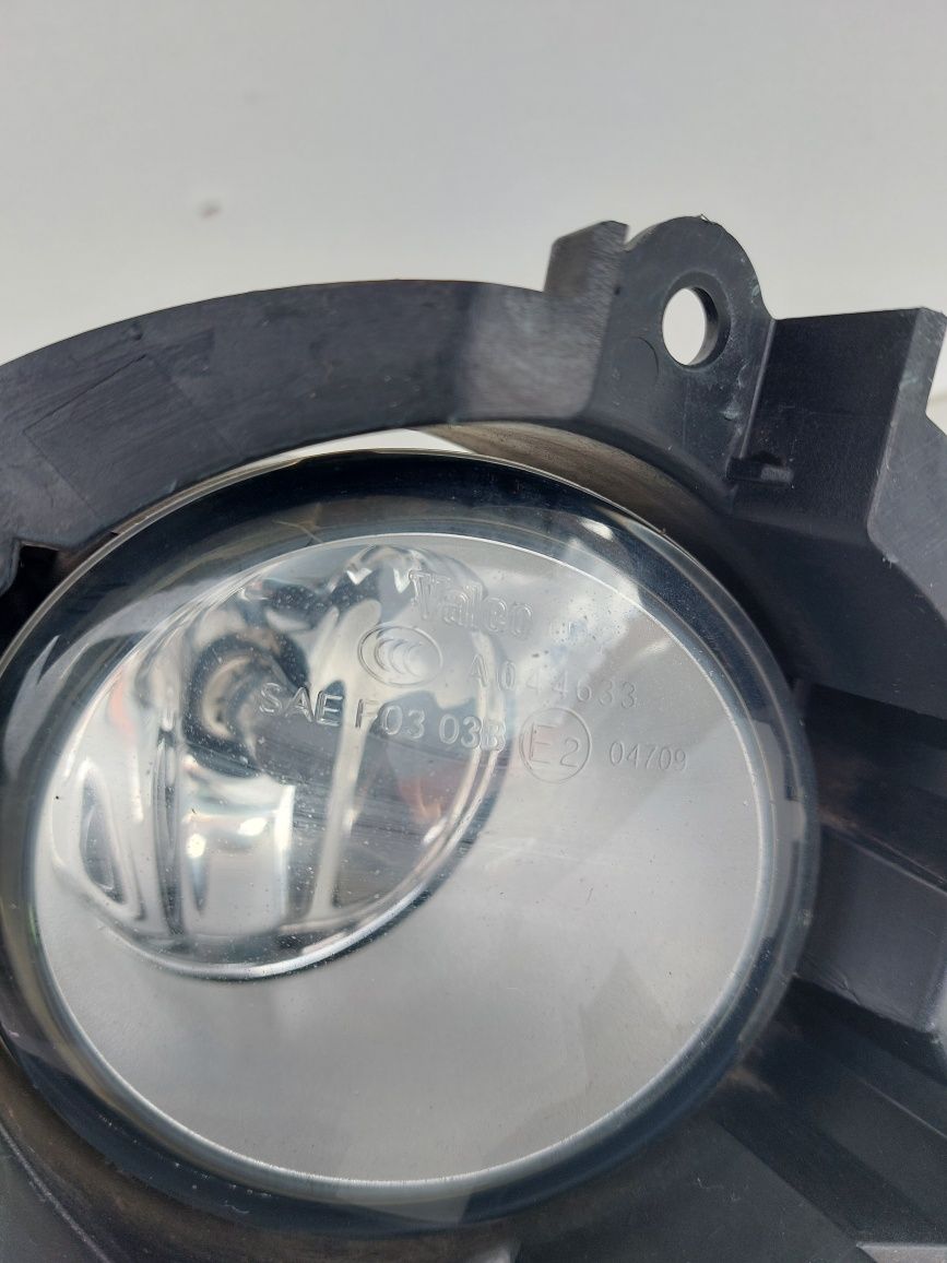 Halogen prawy Toyota Avensis T27 08-