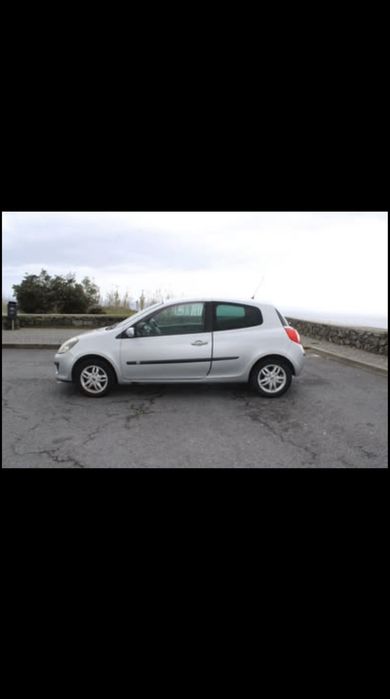 Renault Clio III 1.2 16V 75CV