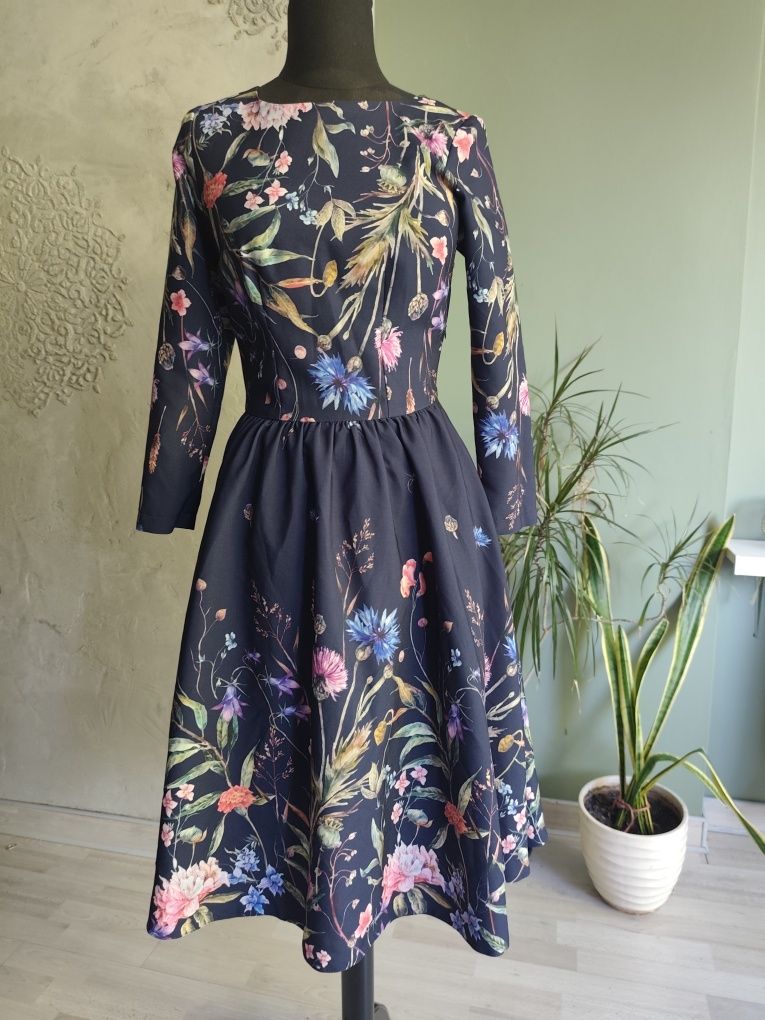 Livia clue piękna sukienka wesele elegancka 34 kwiaty