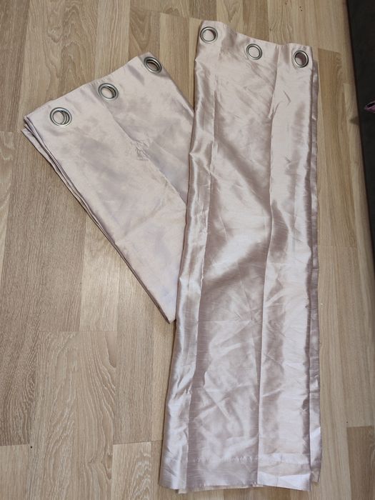 Штори на люверсах.