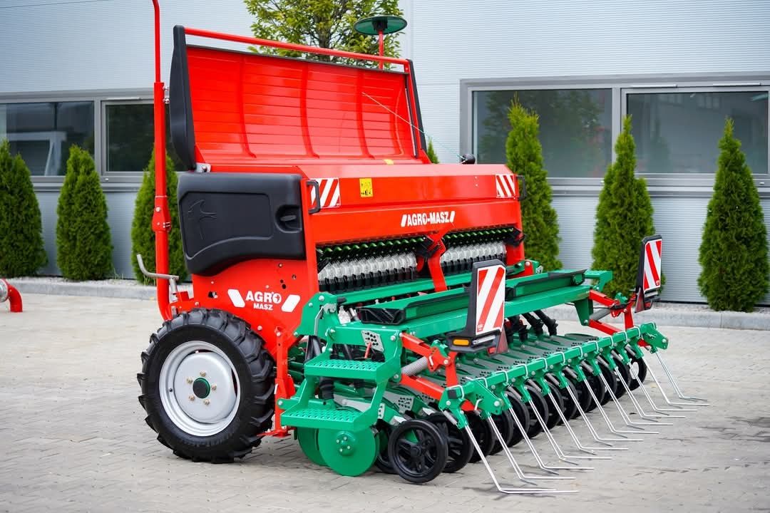 Siewnik zbożowy stopkowy AGRO-MASZ SR250 SR301