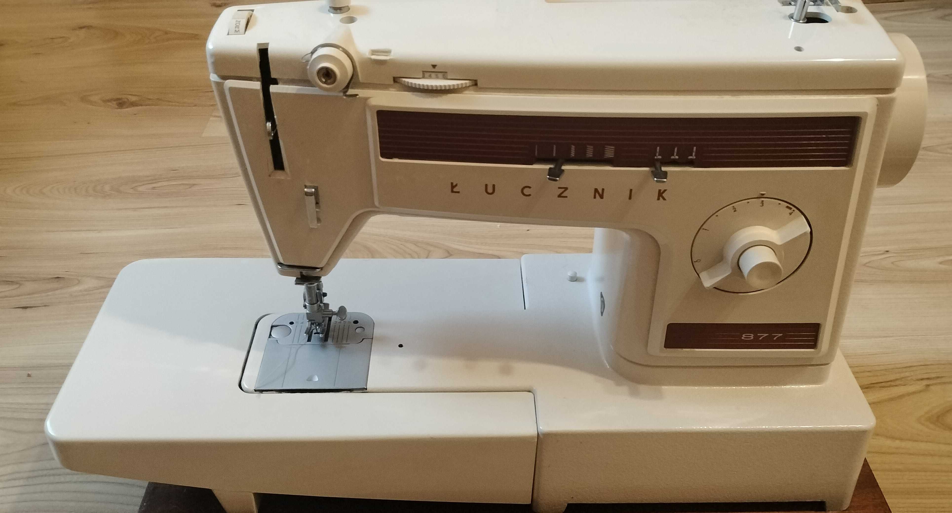 Maszyna do szycia łucznik 877