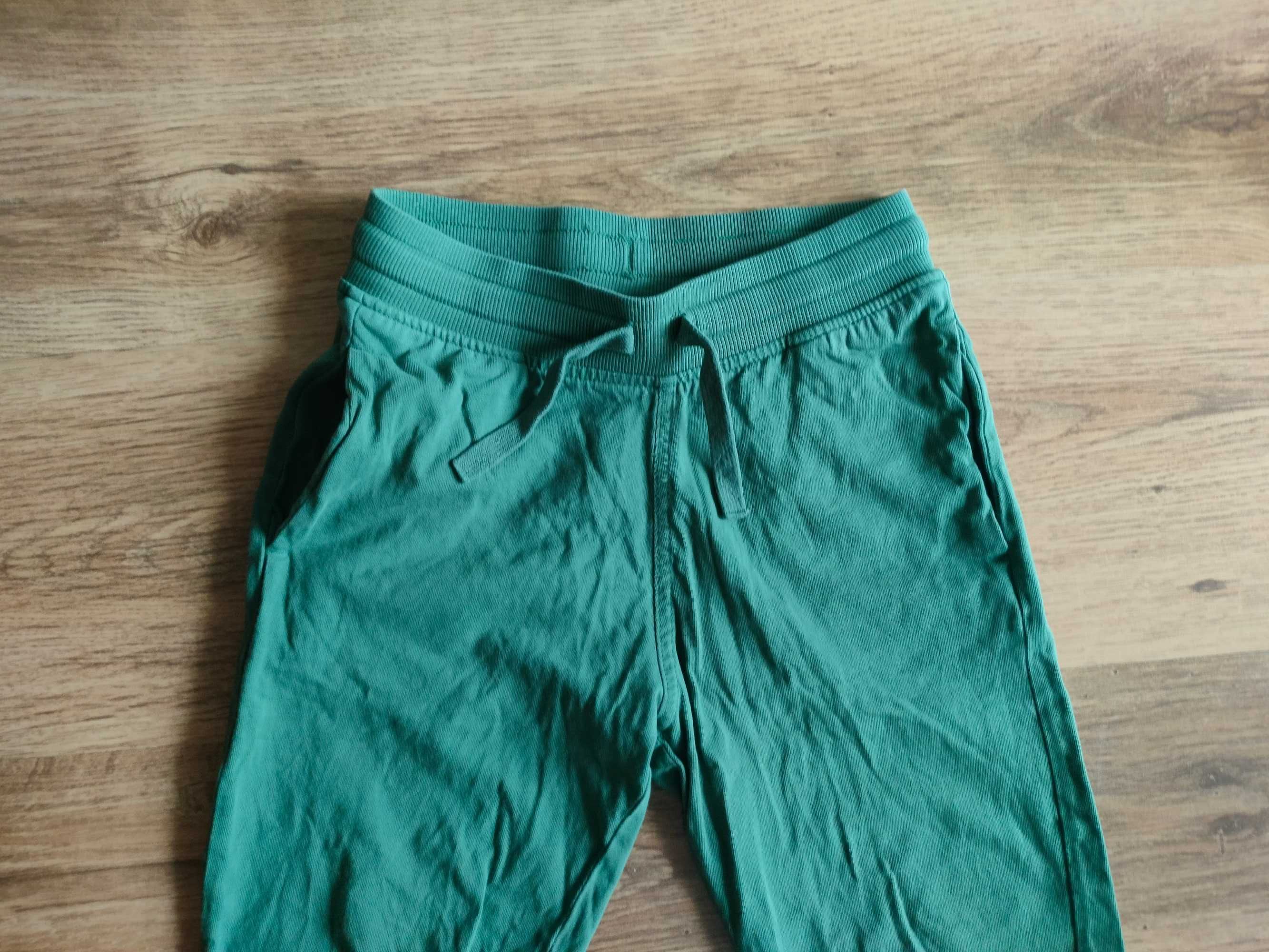 Zielone spodnie dresowe chłopięce H&M 134 cm