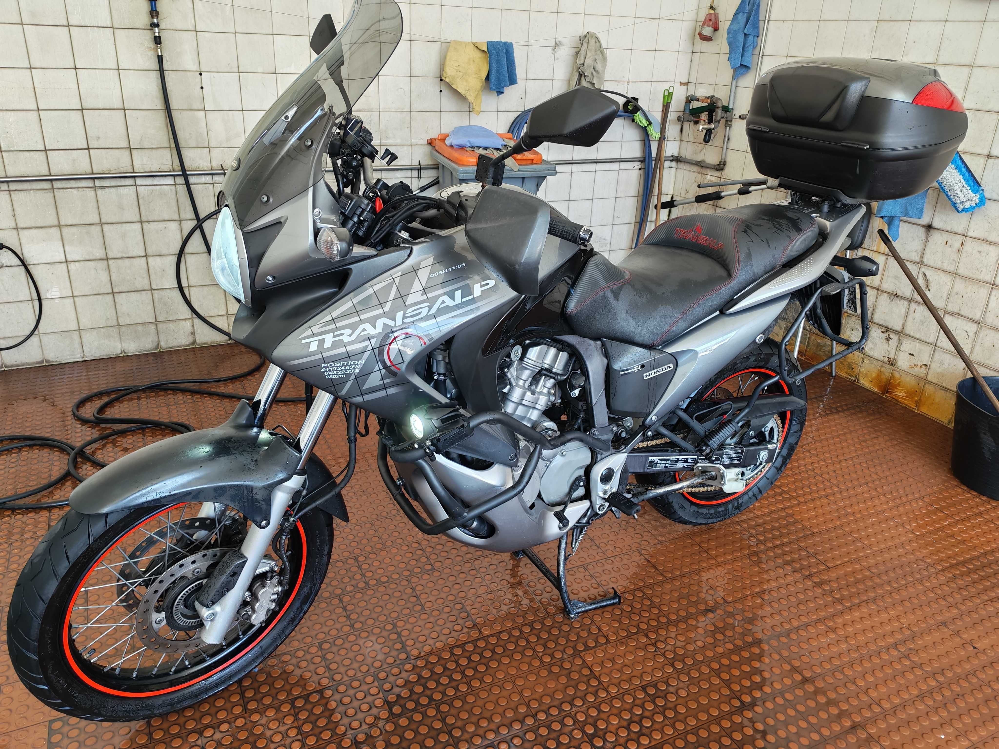 Honda transalp 700