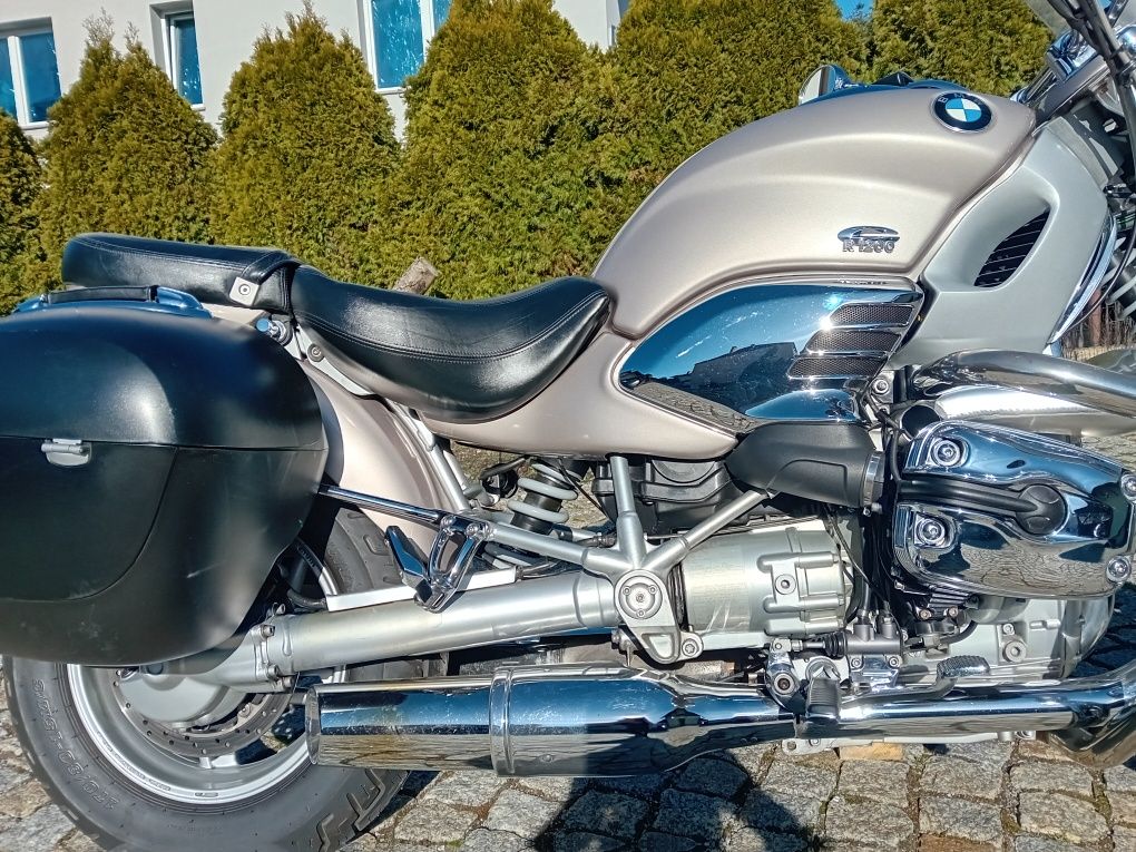 BMW - R1200C -  Montauk - BOND