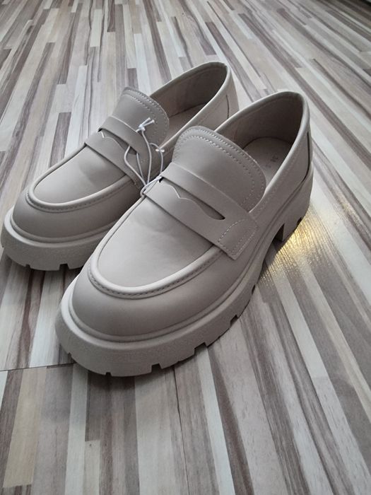 Mokasyny Sinsay beżowe 38