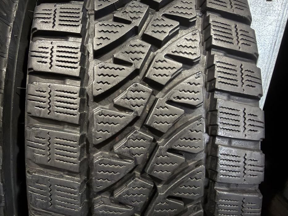 215/70 r15C Bridgestone 4 шт.