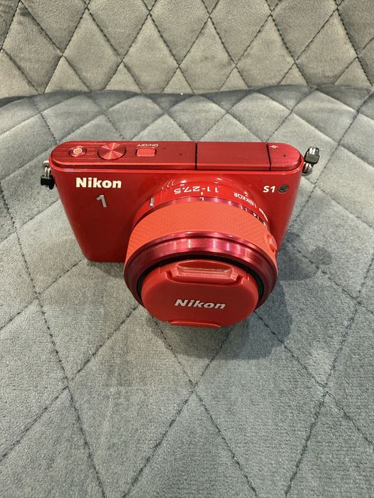 Aparat Nikon 1 S1 + 11-27.5mm, kolor czerwony, stan idealny. GWARANCJA