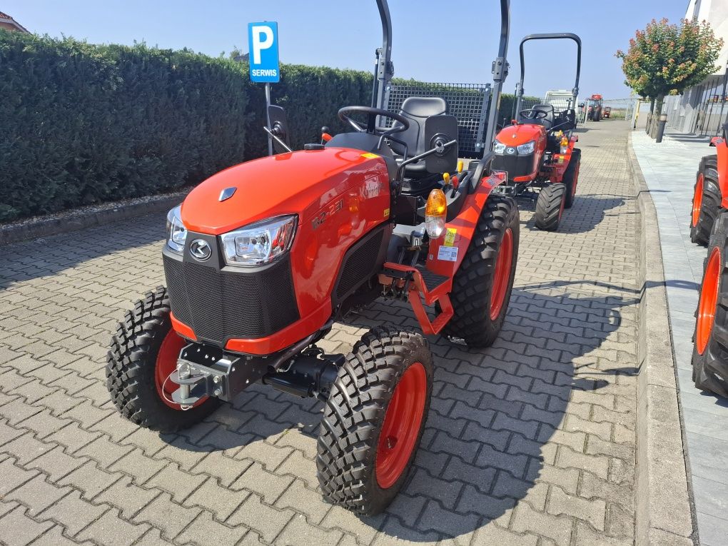 Mikrociągnik ogrodniczy Kubota B2-231 HST ROPS,23KM,4x4 (82 000 netto)