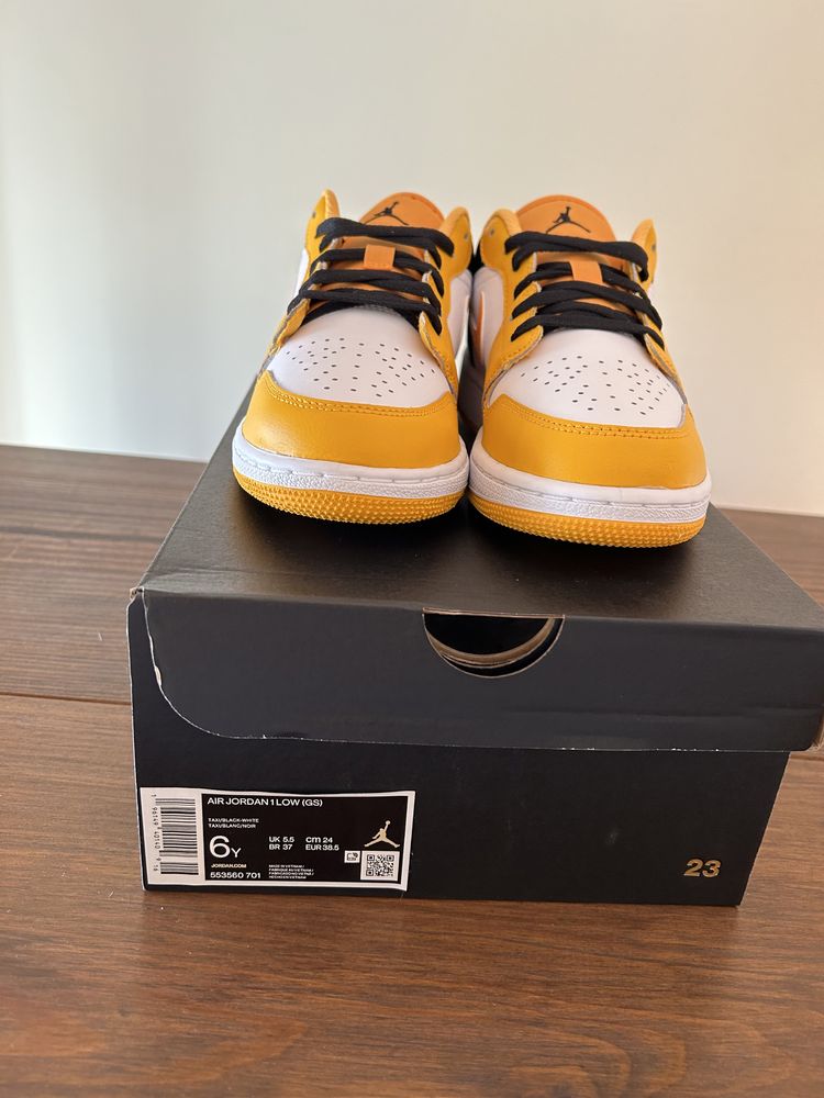 Jordan 1 low taxi