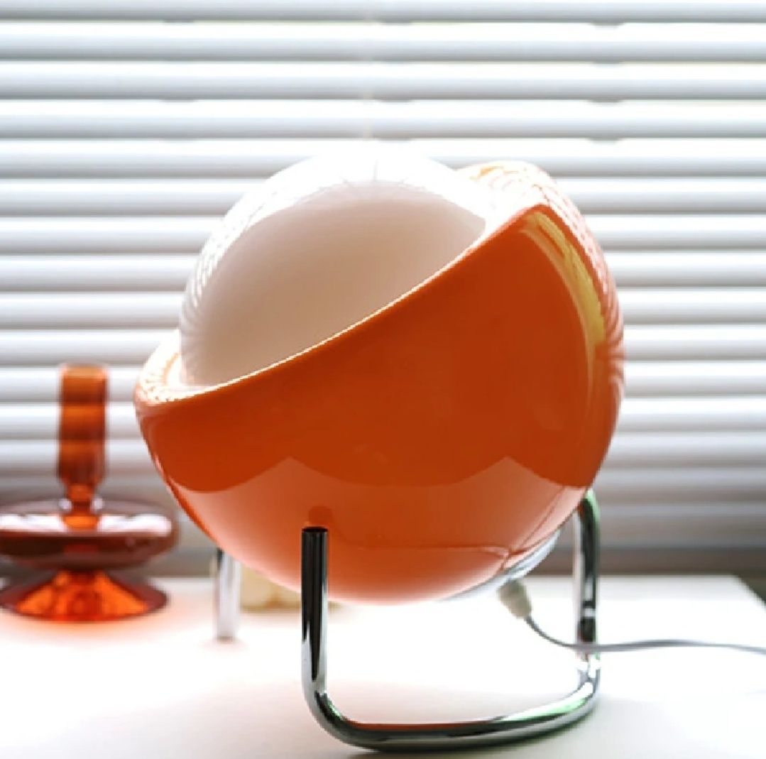 Szklana lampa kula stojąca do salonu vintage pomarańczowa bauhaus