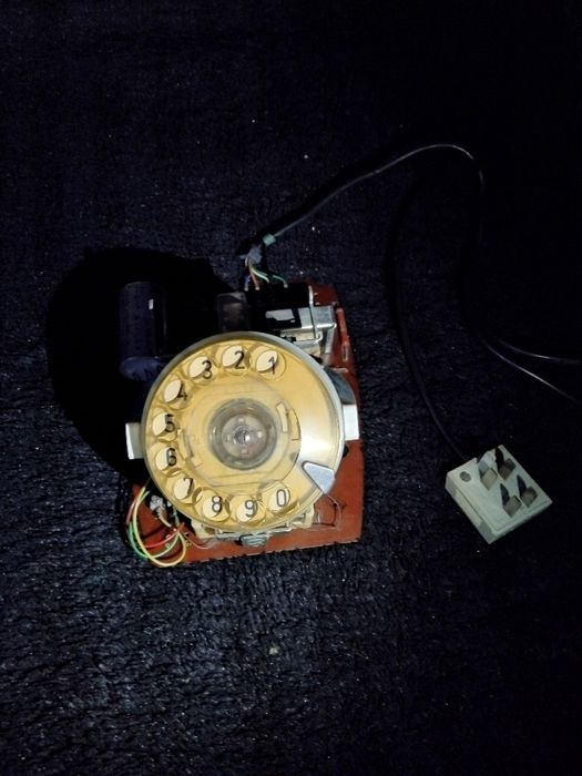 Sprzedam uszkodzony telefon stacjonarny stan jak na zdjęciu nie znany