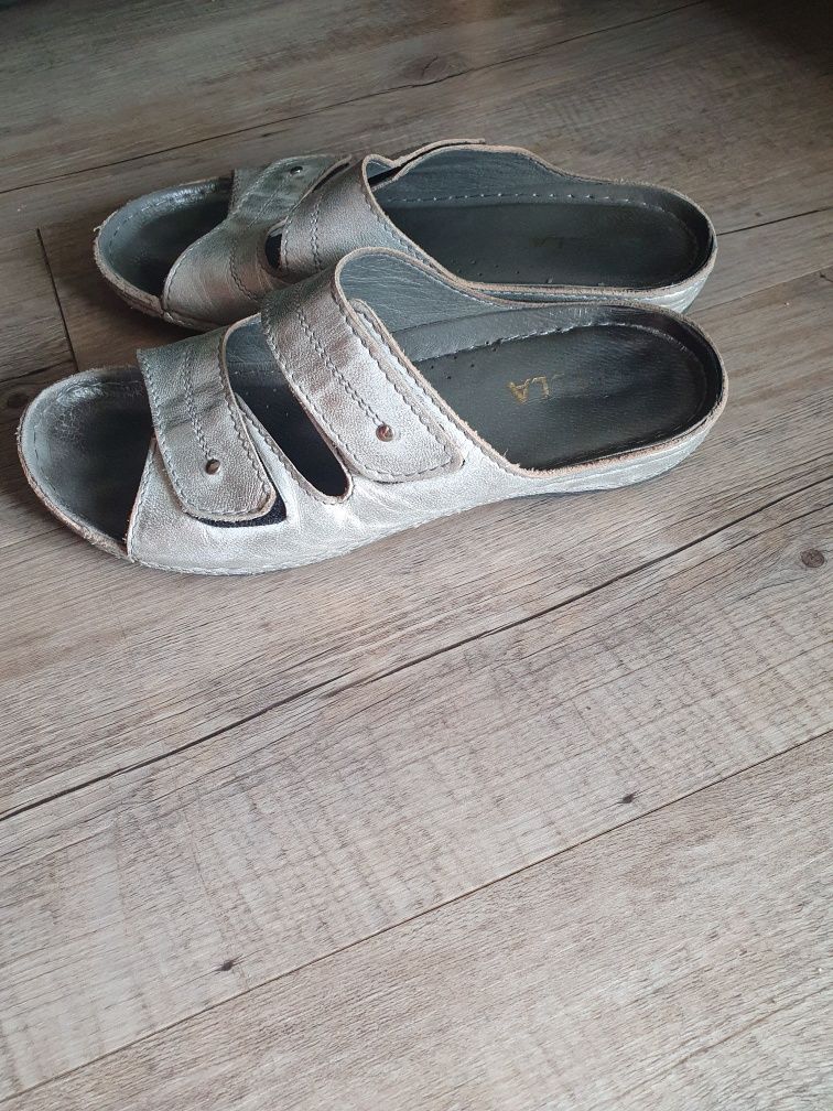 Srebrne skórzane klapki polskiego producenta r. 38