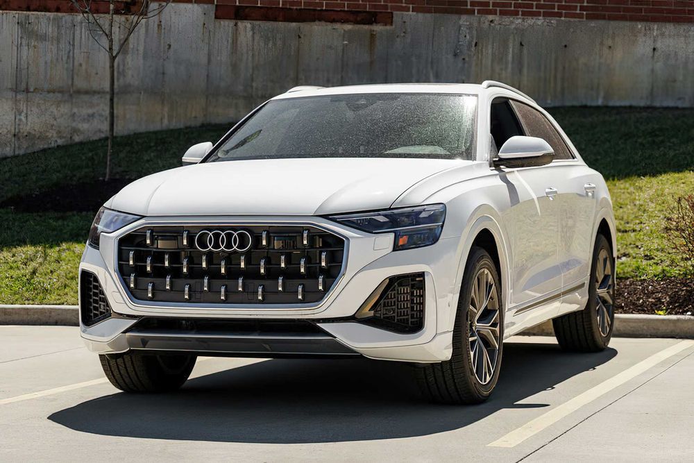 Audi Q8 PREMIUM      2025