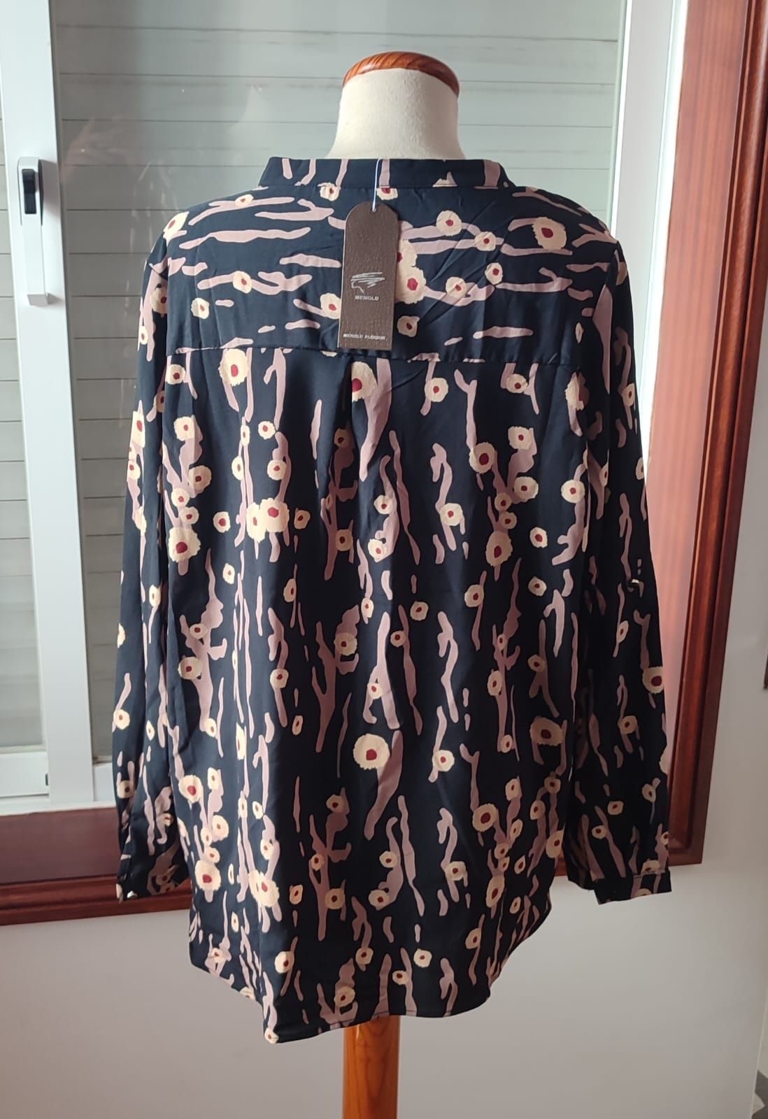 Camisas Menglu - Novas

- Verde (tamanho 3XL)
- Preta (tamanho S - M -