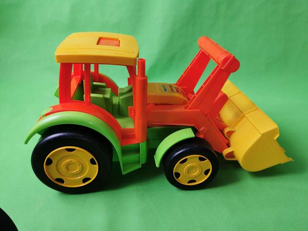 Traktor / koparka / Ładowarka z serii WADER GIGANT