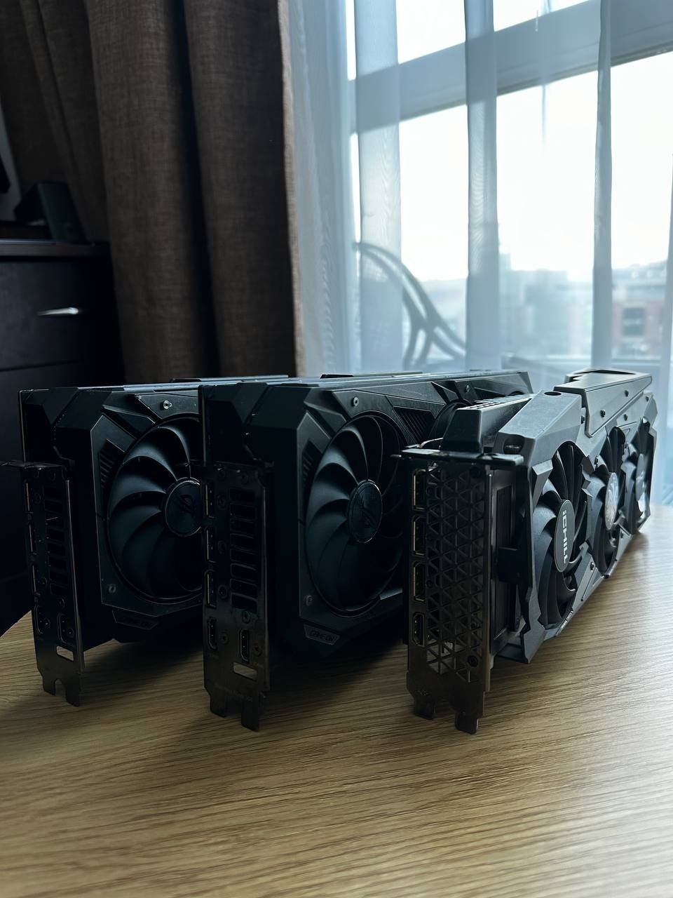 Rtx 3080-10gb / 3080ti 12gb.