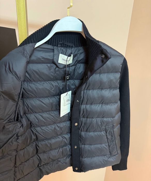 Пуховик женский с вязанными рукавами /жіночий пуховик чорний білий