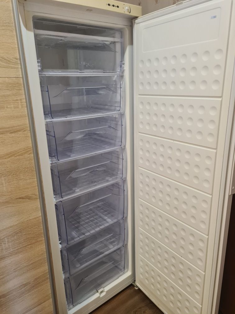 Морозильная камера Zanussi